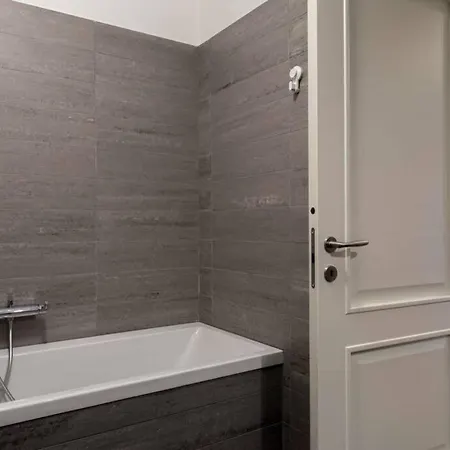 Apartment Palazzo Tergesteo Tirabora *