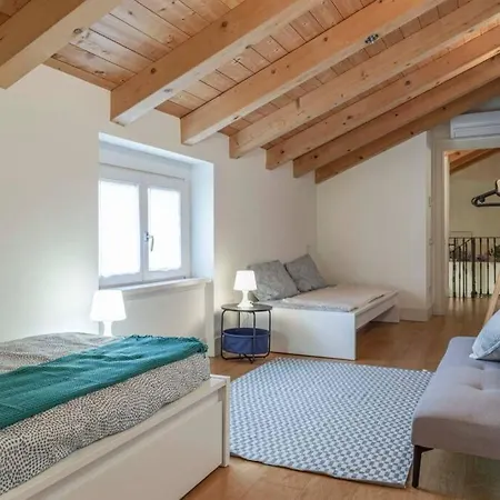 Palazzo Tergesteo Tirabora * ترييستي