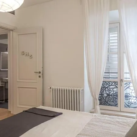 Apartament Palazzo Tergesteo Tirabora